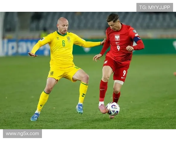 莱万回归合练领衔巴萨锋线